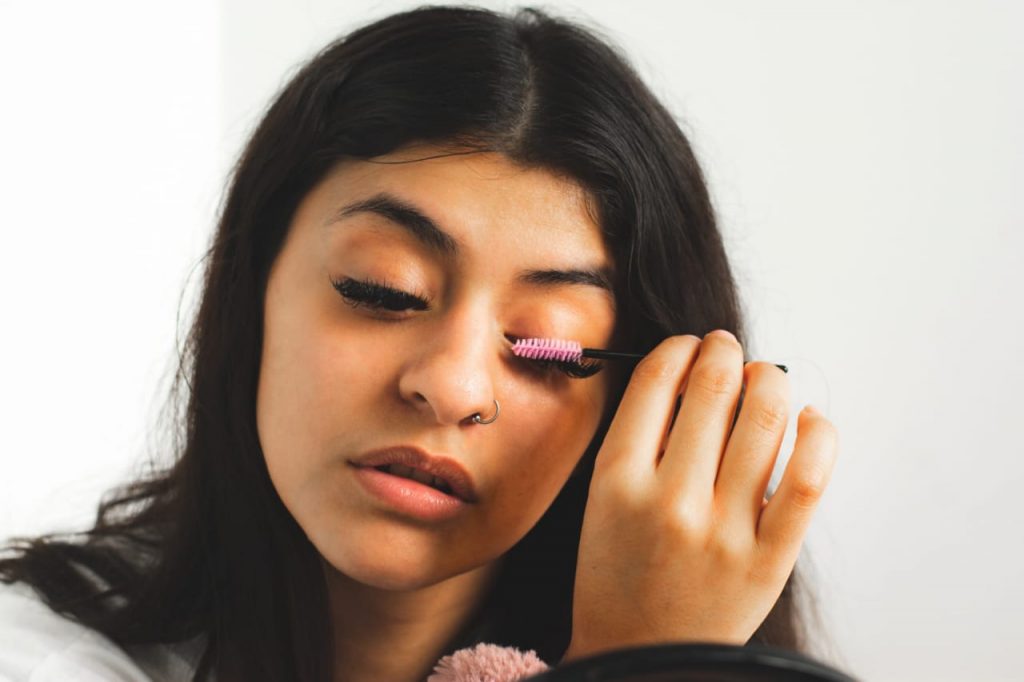How to Apply Mascara
